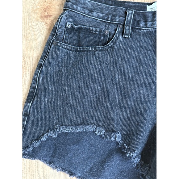 NWT Abercrombie &‎ Fitch Black Denim Mid Rise Boyfriend Short Frayed Hem Size 29 - Picture 3 of 9